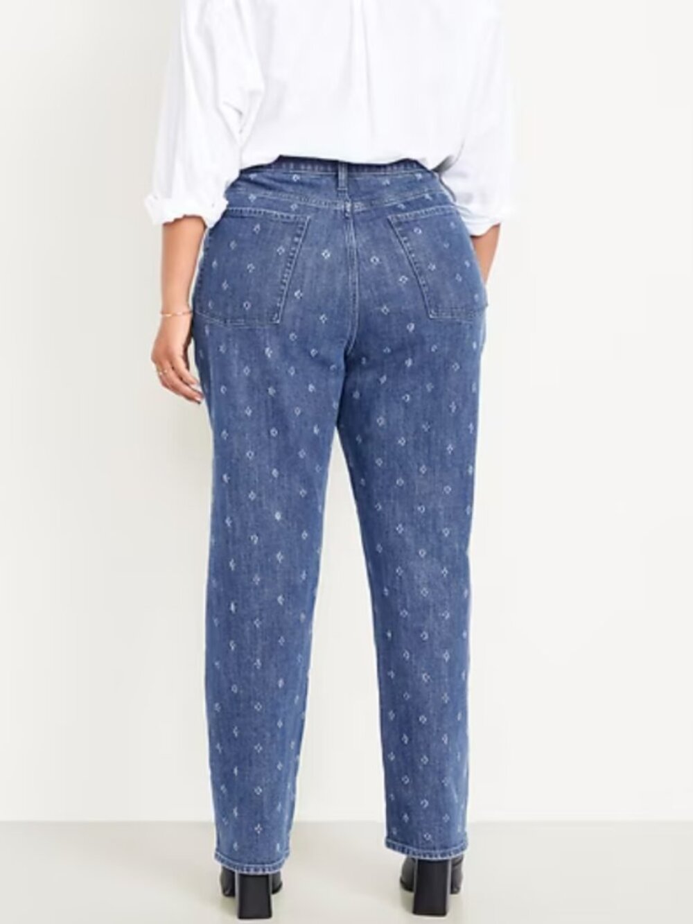 Curvy Extra High-Waisted Straight Jeans